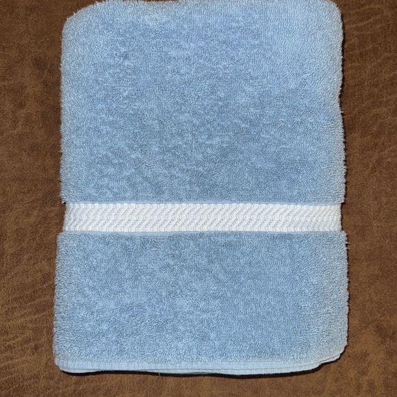 The Home Collection Medium Blue Cotton Bath Towel - Picture 1 of 2